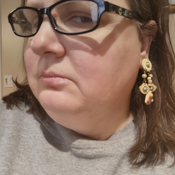 Vintage Wooden Clip On Earrings - Picture 9 of 9